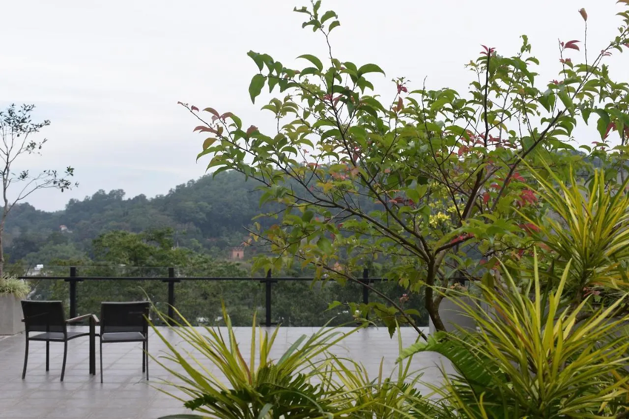 Hotel Lotus Lake Residence Kandy