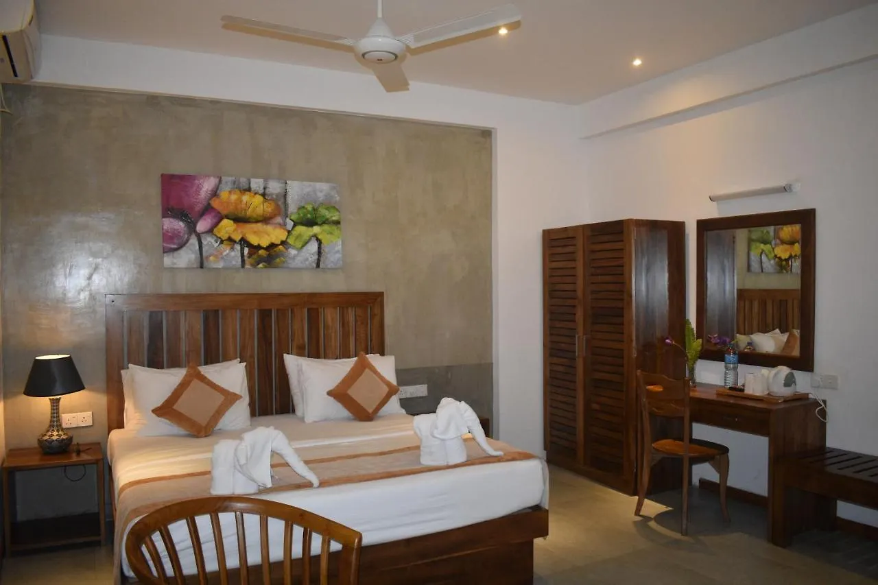 Hotel Lotus Lake Residence Kandy