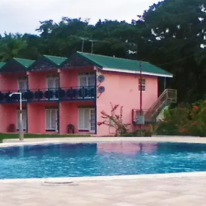 canoe-bay-beach-resort.comcaribbean.com/