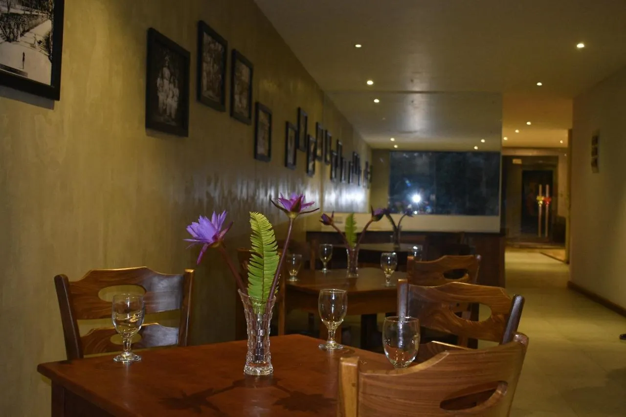 Hotel Lotus Lake Residence Kandy