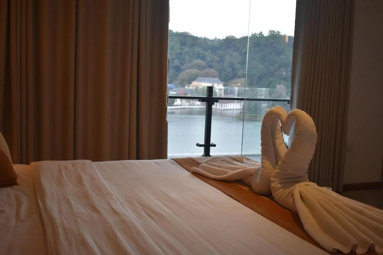 Hotel Lotus Lake Residence Kandy
