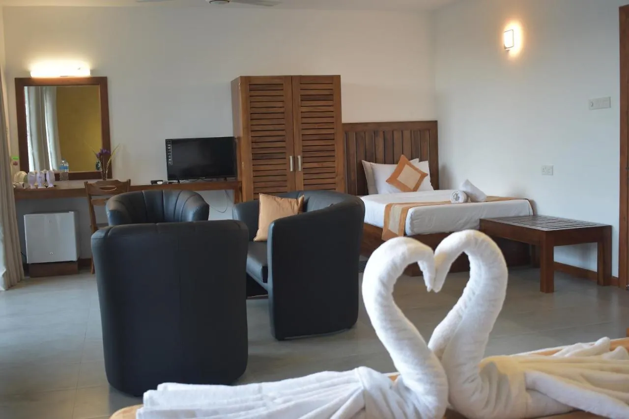 Hotel Lotus Lake Residence Kandy